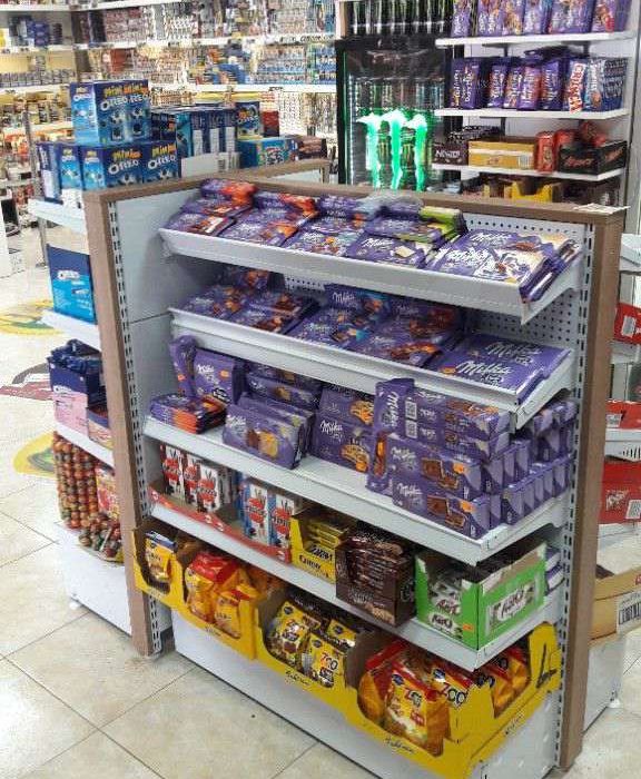 Mallorquina de estanterías Estanterías con dulces