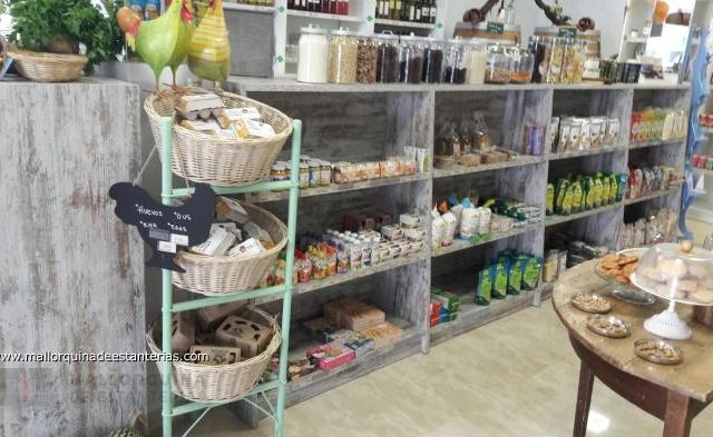 Mallorquina de estanterías comida