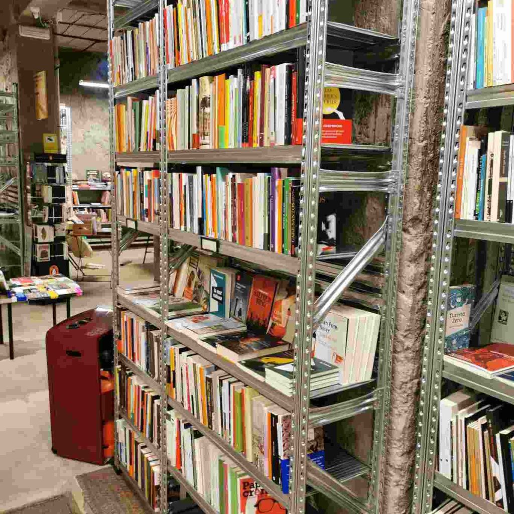 estantería de libros