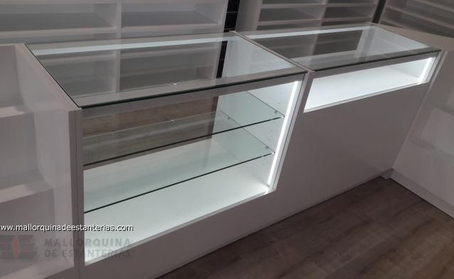 Mallorquina de estanterías mostradores de vidrio