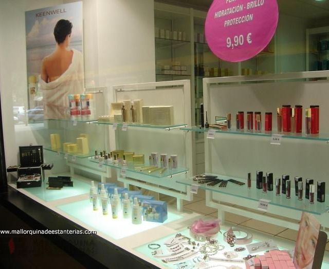 Mallorquina de estanterías cosméticos